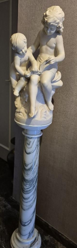 beeld en staander in marmer, Ophalen, Gebruikt