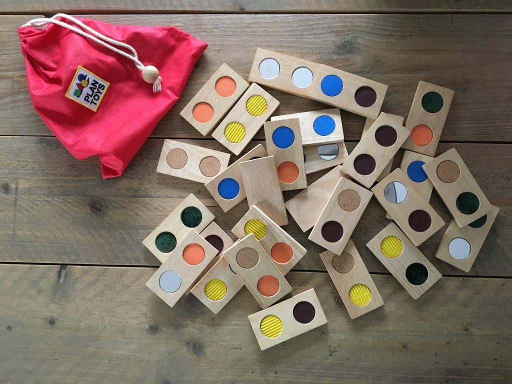 PLAN TOYS, houten domino stenen met texturen, Ophalen of Verzenden, Zo goed als nieuw, Overige typen