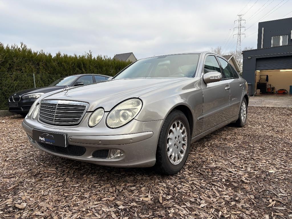 Mercedes E200 CDI Classic Limo - Leder / Trekhaak, Auto's, Mercedes-Benz, 90 kW, 4 deurs, Zwart, 4 cilinders