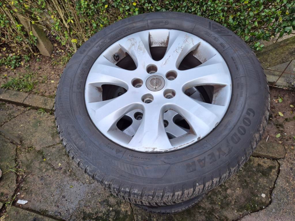 Jantes 215/60/16

Opel zafira 2016 prix 50€, Autos : Pièces & Accessoires, Pneus & Jantes, 4 Saisons, Véhicule de tourisme, Utilisé