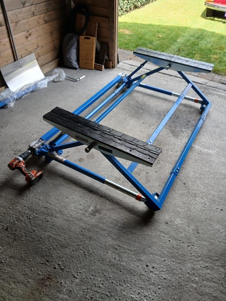 Mobiele poetsbrug te koop, Ophalen, Zo goed als nieuw, Mechanisch, Schaarkrik