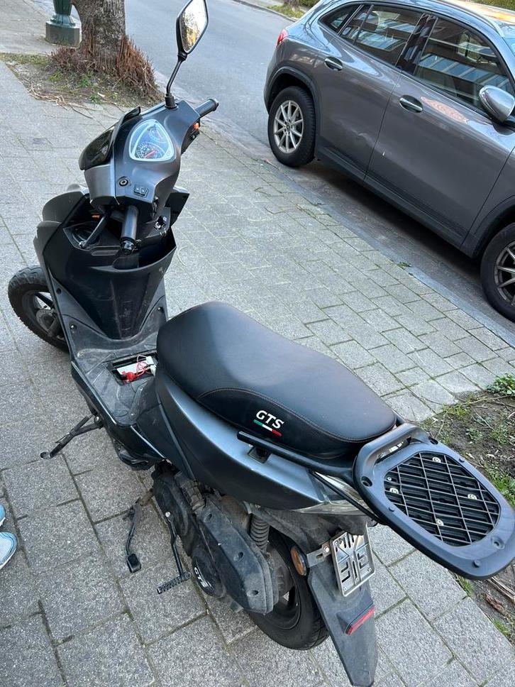 Scooter 50cc sirocco gts, Vélos & Vélomoteurs, Scooters | Marques Autre, Utilisé, Classe A (25 km/h), Essence, Enlèvement