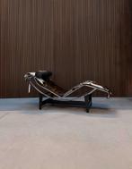 Cassina4 Chaise longue à réglage continu