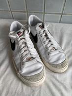 Nike blanches pointure 42,5 EUR - 8 UK - 9 US, Vêtements | Hommes, Chaussures, Nike, Enlèvement, Porté, Blanc