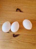 3 plastieken eieren 6cm, Ophalen of Verzenden, Zo goed als nieuw