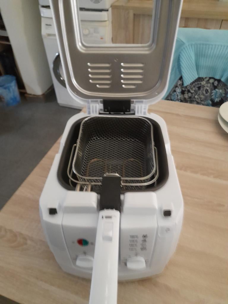 Te koop friteuse +3liter Ambiano, 3 tot 4 liter, Ophalen, Zo goed als nieuw, Uitneembare binnenpan