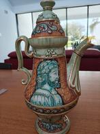 Ancienne cruche en céramique avec calice - Deruta, Enlèvement