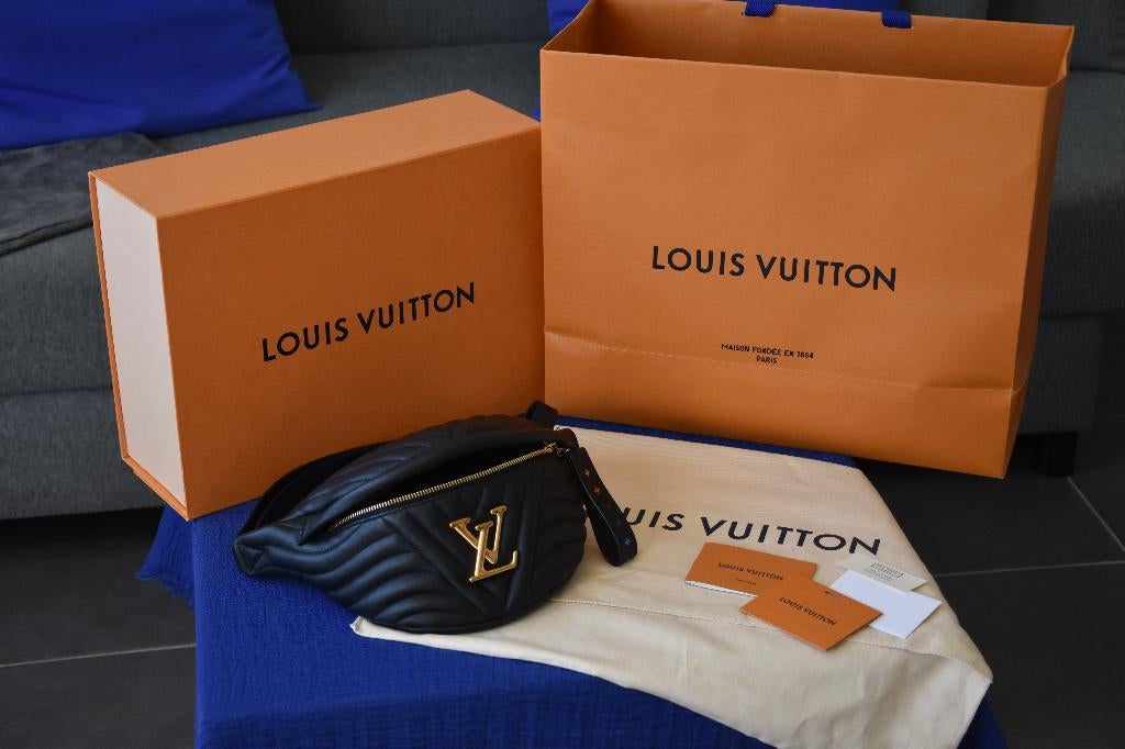Louis Vuitton New Wave Bumbag, Handtassen en Accessoires, Tassen | Damestassen, Zo goed als nieuw, Overige typen, Zwart, Ophalen