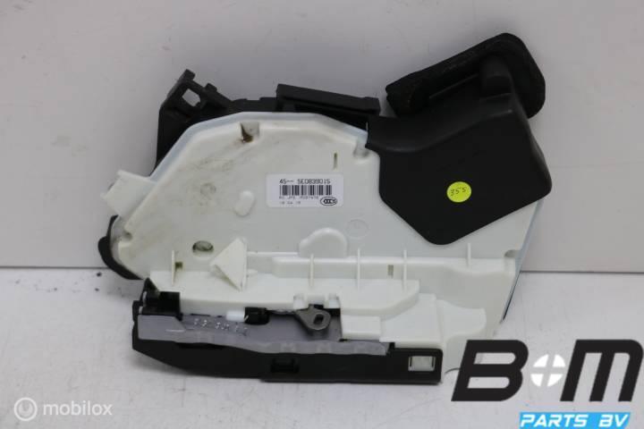 Portierslot linksachter VW Passat B8 Variant 5E0839015, Utilisé