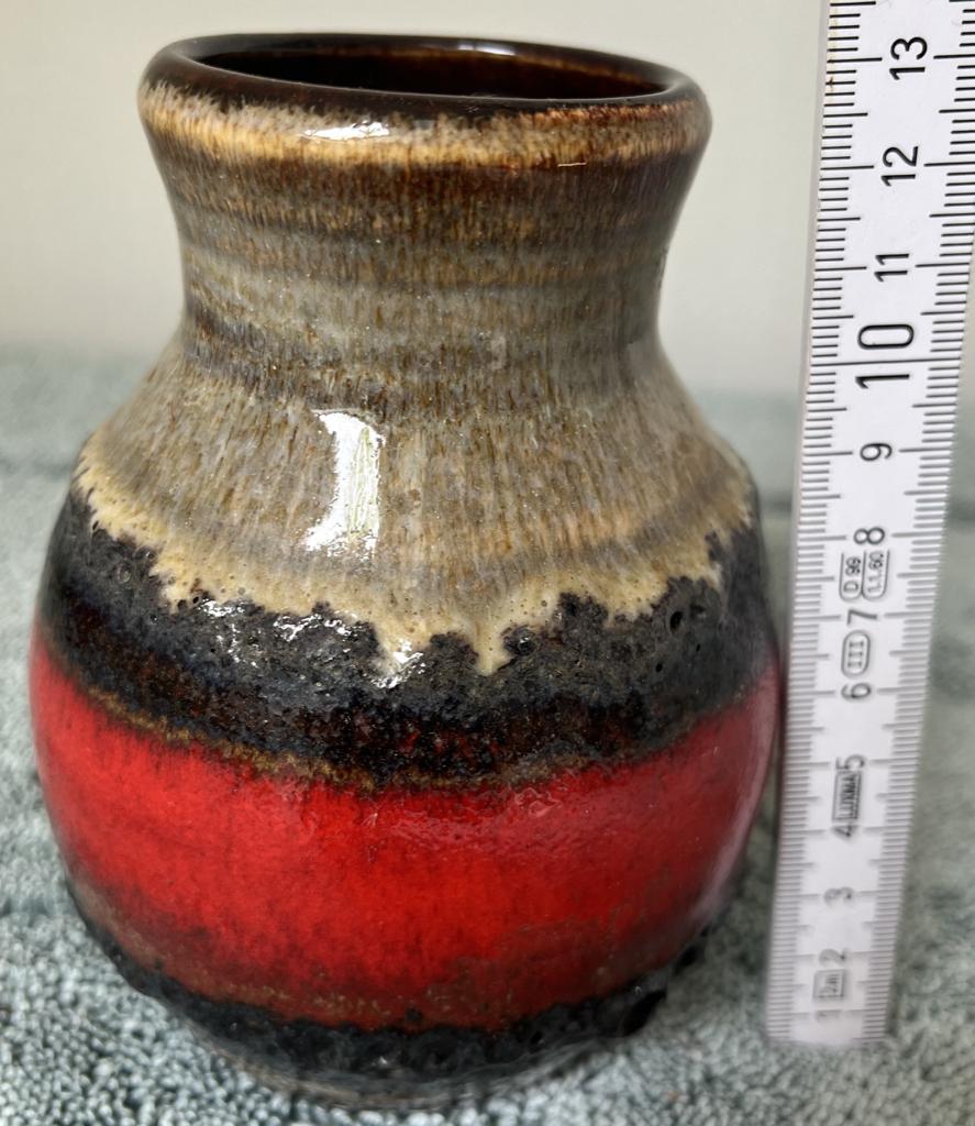 Mooie kleine Fat Lava vaas van Bay Keramik West Germany., Aardewerk of Porselein, Ophalen of Verzenden, Zo goed als nieuw, Minder dan 50 cm