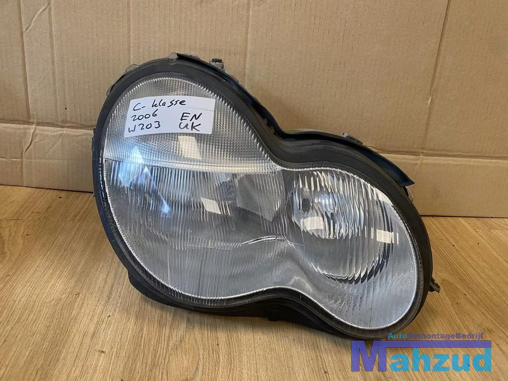 MERCEDES C-KLASSE W203 rechts koplamp UK headlight right ENG, Gebruikt, Mercedes-Benz AG, Mercedes-Benz, Mercedesstrasse 120
70372  Stuttgart, DE