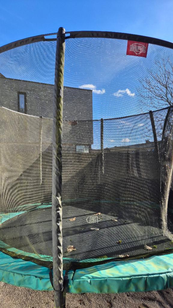 Berg Trampoline (330 cm) met safety net, Kinderen en Baby's, Speelgoed | Buiten | Trampolines, Gebruikt, Ophalen