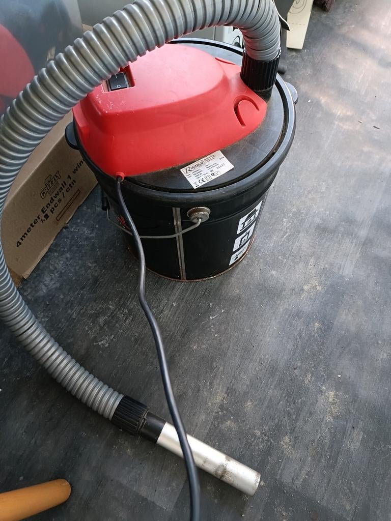 Kachel stofzuiger, Ophalen