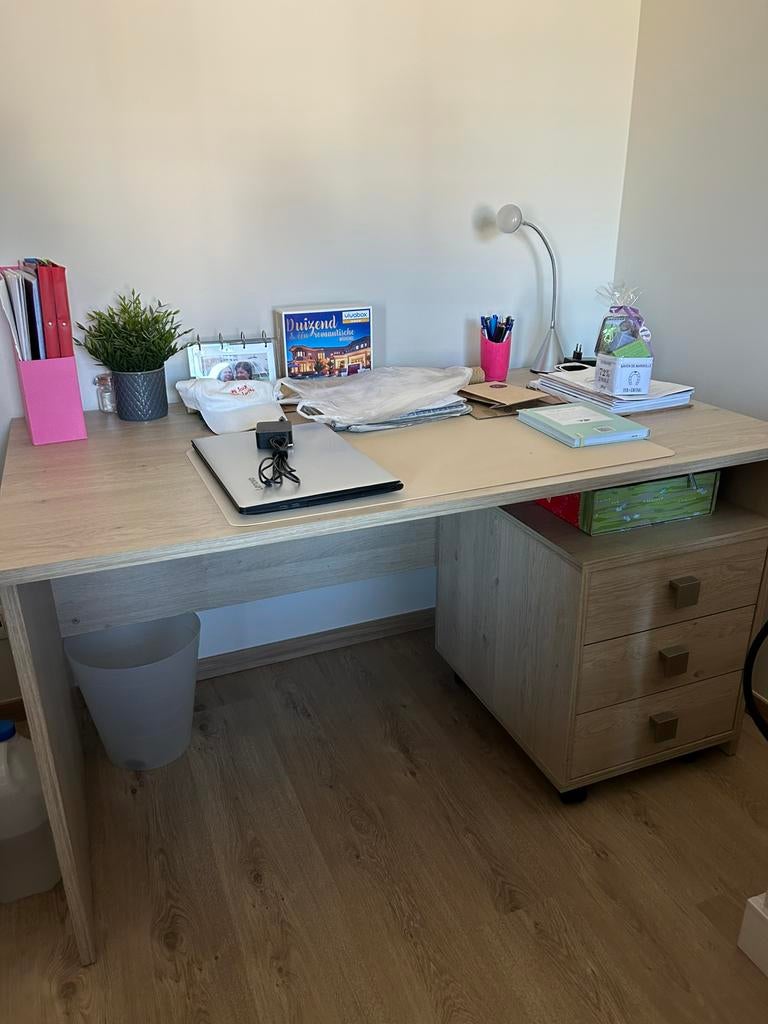 Gloednieuwe licht eiken praktische bureau 1,40m breedte, Ophalen, Overige typen, Nieuw, Beige