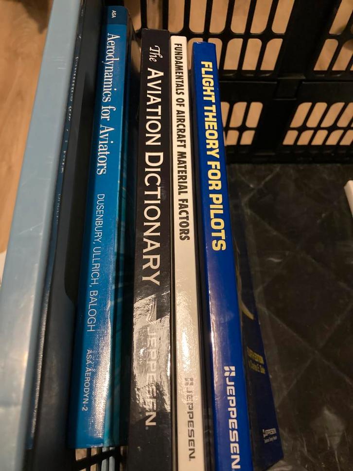 set van 4 studieboeken voor de professionele piloot, Boeken, Studieboeken en Cursussen, Zo goed als nieuw, Ophalen of Verzenden
