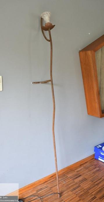 Aparte design staande lamp beschikbaar voor biedingen