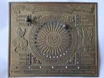 Eeuwigdurende kalender messing, Antiek en Kunst, Ophalen of Verzenden