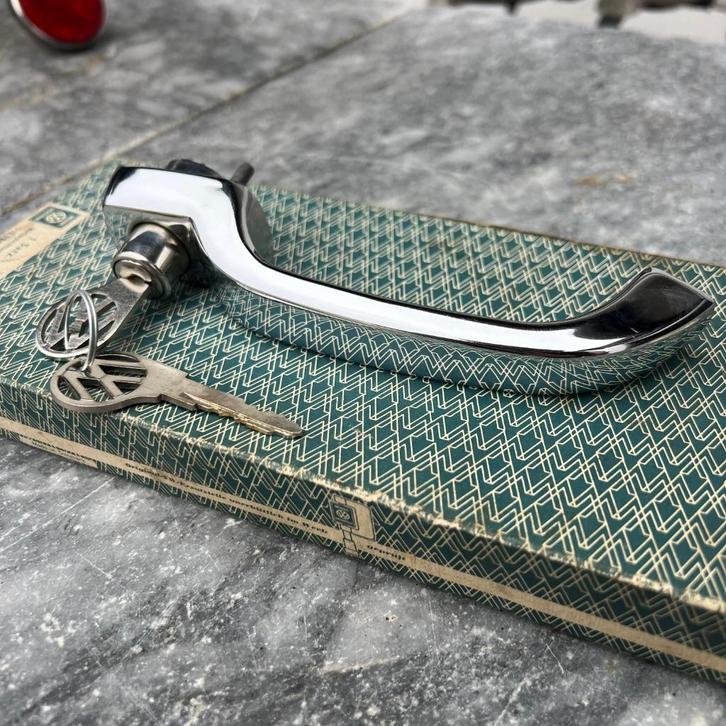 VW Split raam bus Bay NOS Deurgreep 64-68, Auto diversen, Auto-accessoires, Nieuw, Verzenden