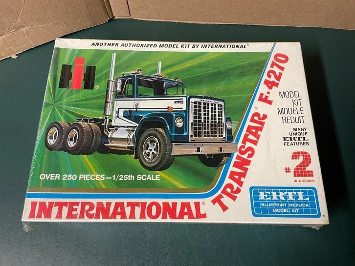 Gezocht bouwdoos Ertl International Transtar F-4270 truck, Hobby en Vrije tijd, Modelbouw | Auto's en Voertuigen, Zo goed als nieuw