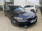 Particulier: BMW 530e Touring M-Pack (Full Option!) 2023, Auto's, BMW, Automaat, Achterwielaandrijving, Zwart, Zwart