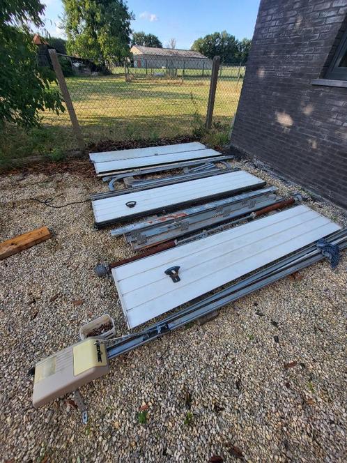 Poort met 2 afstandsbedieningen, Doe-het-zelf en Bouw, Deuren en Vliegenramen, Gebruikt, Garagedeur, 215 cm of meer, 120 cm of meer
