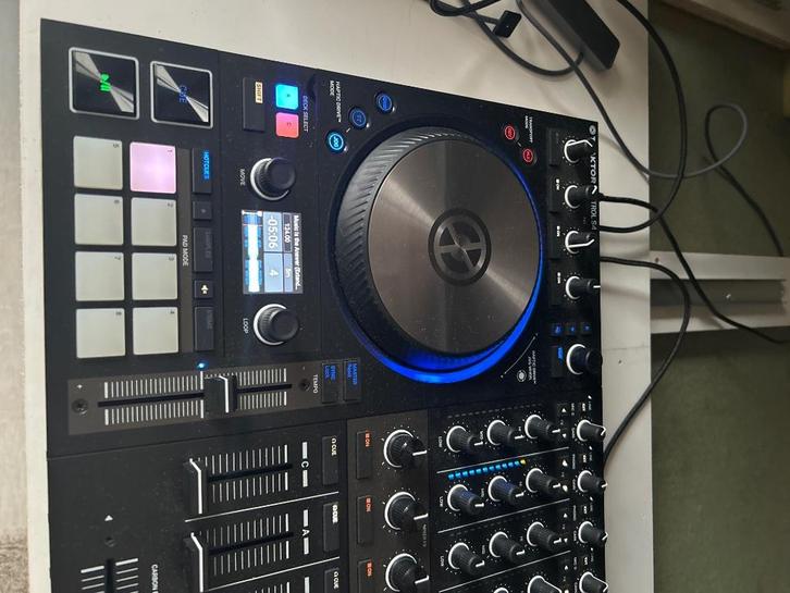 Traktor S4 mk3 met Focal luidspreker., Muziek en Instrumenten, Dj-sets en Draaitafels, Zo goed als nieuw, Dj-set, Overige merken