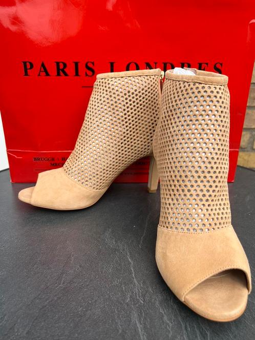 Caroline Biss pumps maat 42, Kleding | Dames, Schoenen, Nieuw, Pumps, Beige, Ophalen