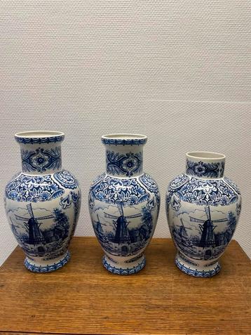 Vases bleus Delfs marqués, Enlèvement