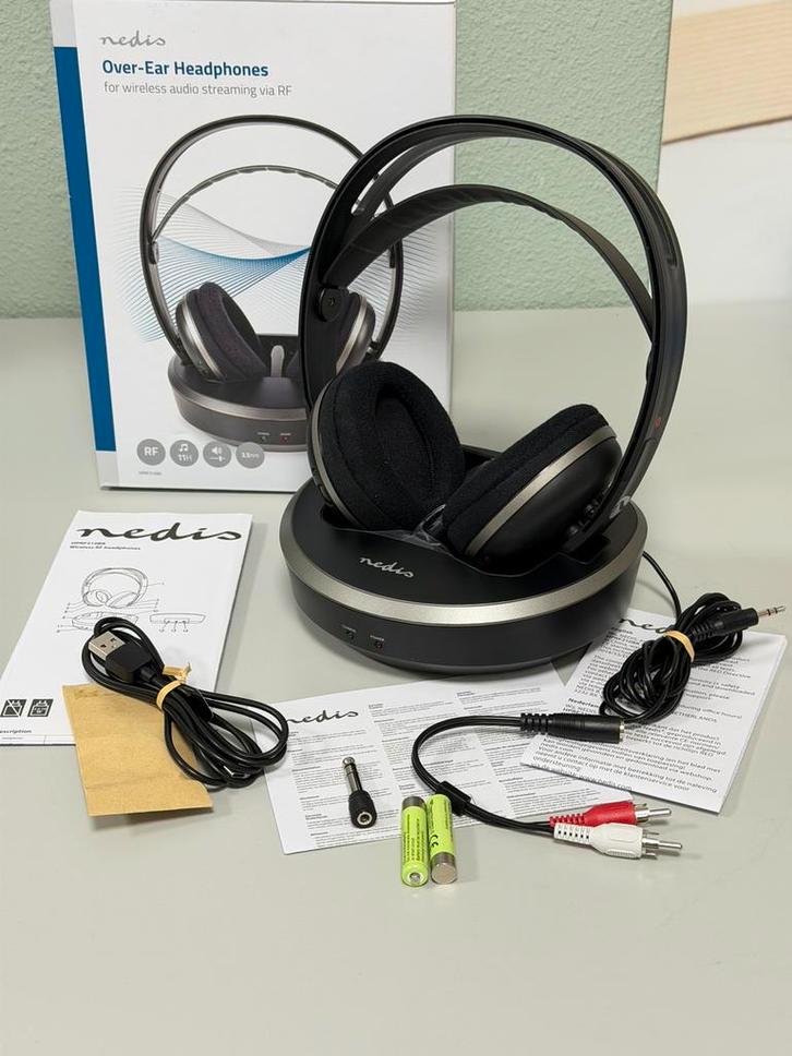 Nedis Draadloze TV-Koptelefoon Headset RF 100m + Laadstation, Computers en Software, Headsets, Nieuw, Over-ear, Draadloos, Mute-functie