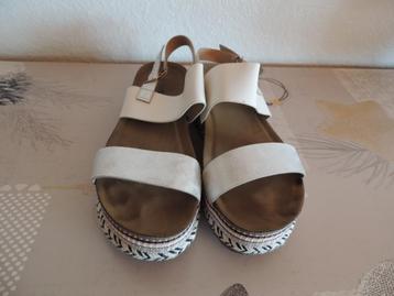 Chaussures - Pointure 39 - Sandales plates beschikbaar voor biedingen