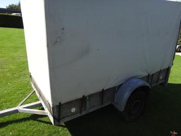 Aanhangwagen met dekzeil beschikbaar voor biedingen
