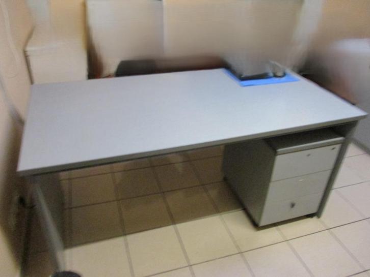 GRIJS LAMINAATMEUBILAIR, Huis en Inrichting, Bureaus, Zo goed als nieuw, Bureau, Ophalen