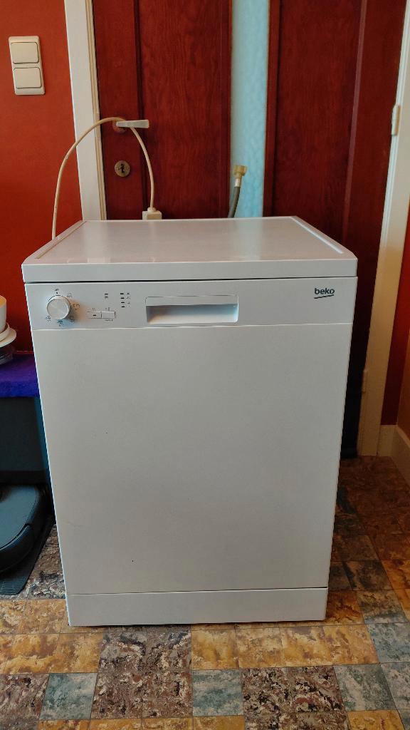 Vrijstaande vaatwasser BEKO DFN 05211 W, Elektronische apparatuur, Vaatwasmachines, Gebruikt, Vrijstaand, 85 tot 90 cm, 60 cm of meer