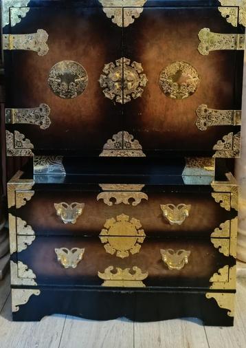 Vintage Japanese Black Lacquer cabinet anno 1970 te koop. beschikbaar voor biedingen