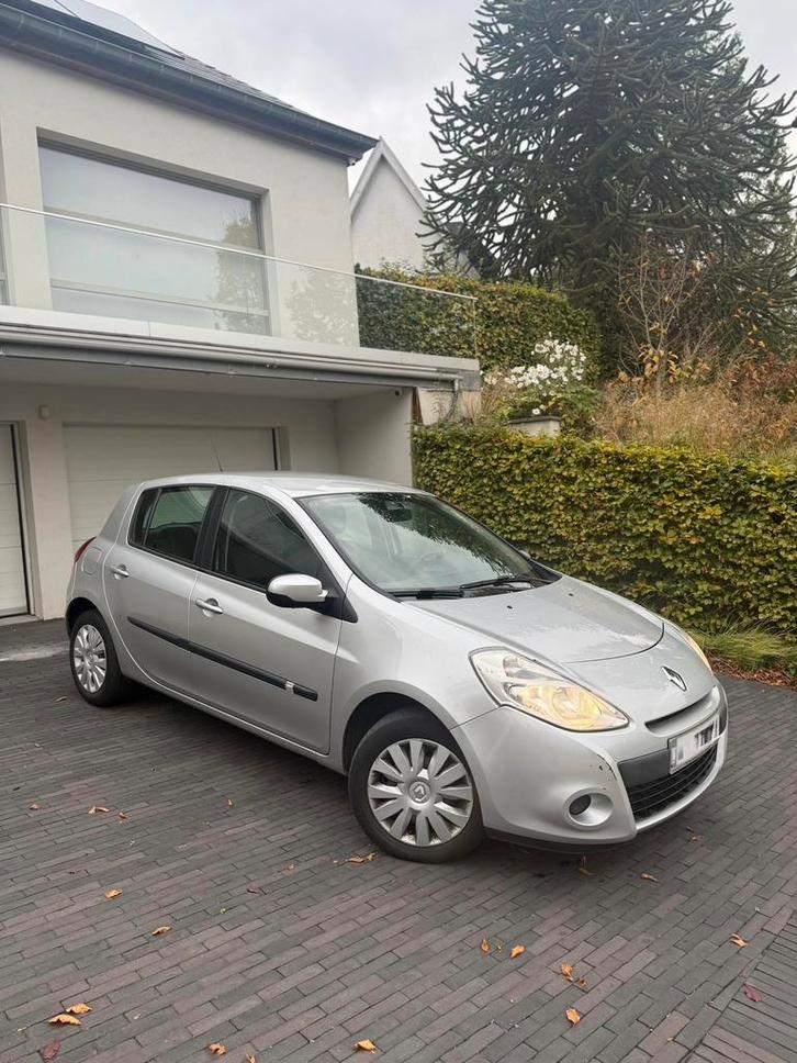 Renault Clio 3 – 101ch – 2010 – LEZ OK, Auto's, Renault, Particulier, Clio, Benzine, 5 deurs, Handgeschakeld, Zilver of Grijs