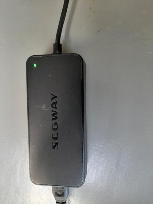 Segway batterij oplader 42 volt, Fietsen en Brommers, Fietsaccessoires | Fietsaccu's, Zo goed als nieuw, Ophalen of Verzenden