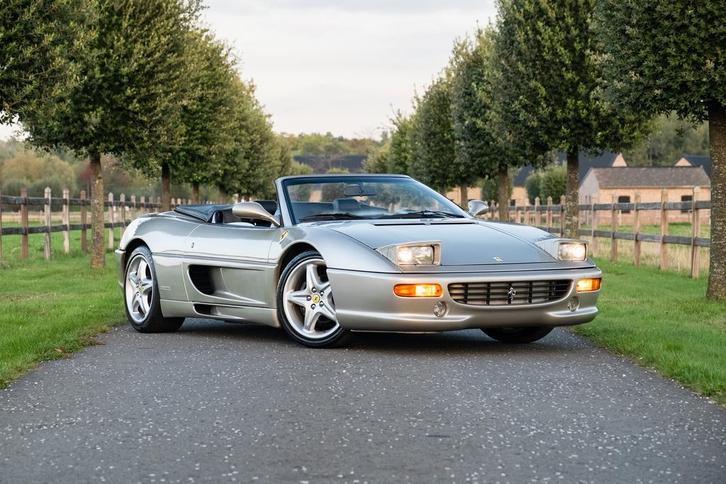 Ferrari F355 Spider - 1 of 2 Grigio Ingrid, Auto's, Ferrari, Bedrijf, Te koop, F355, Benzine, Cabriolet, 2 deurs, Automaat, Zilver of Grijs