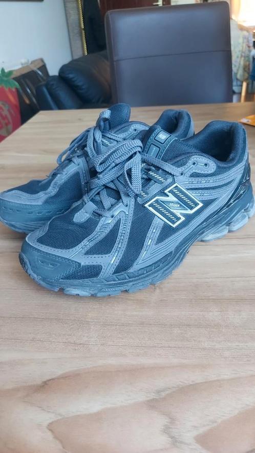 New Balance grise/noire – taille 42 – très bon état, Sport en Fitness, Loopsport en Atletiek, Zo goed als nieuw, Ophalen of Verzenden