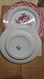 12 assiettes creuses signées  voir photo, Enlèvement