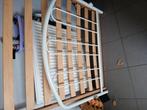 1-persoonsbed in wit metaal + lattenbodem, Huis en Inrichting, Slaapkamer | Bedden, Ophalen, Zo goed als nieuw, Wit, Metaal