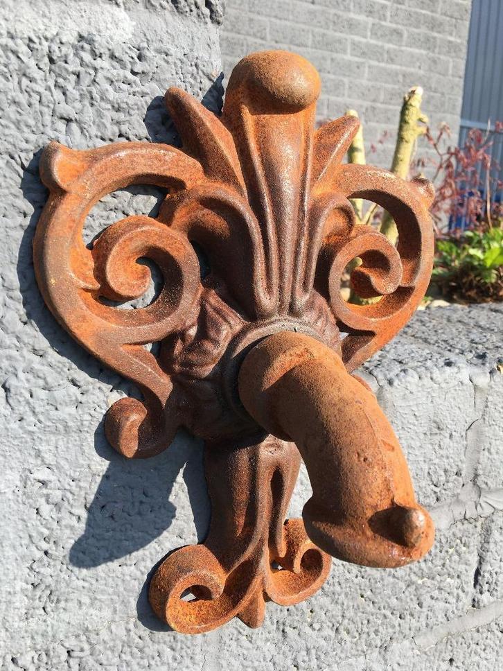 Waterspuwer voor muur fontein, lelie + Neptunus, Tuin en Terras, Waterpartijen en Fonteinen, Waterornament, Gietijzer, Ophalen of Verzenden