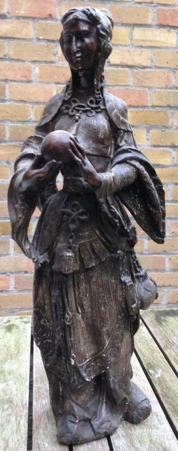 ZWARTE MADAM beschikbaar voor biedingen