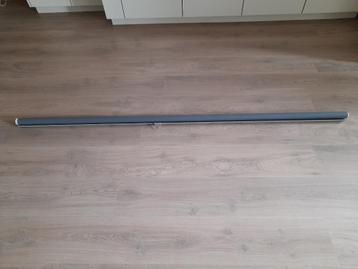 Verduisterend rolgordijn beschikbaar voor biedingen