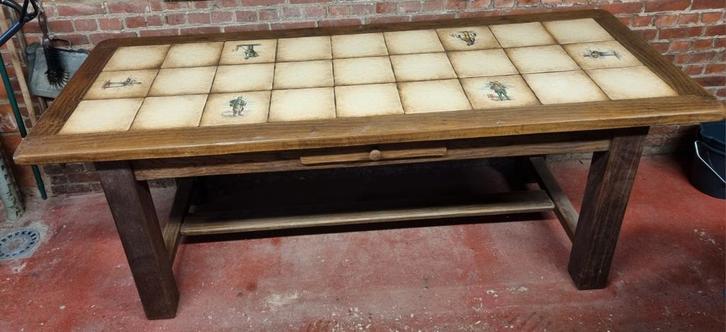 Boerentafel, eettafel hout en tegels. Moet asap weg!, Antiek en Kunst, Antiek | Meubels | Tafels, Ophalen
