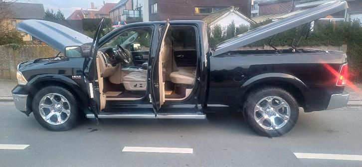Dodge ram 1500 laramie black  taxe 150 euro, Autos, Dodge, Particulier, RAM 1500, Caméra 360°, 4x4, Adapté aux personnes handicapées