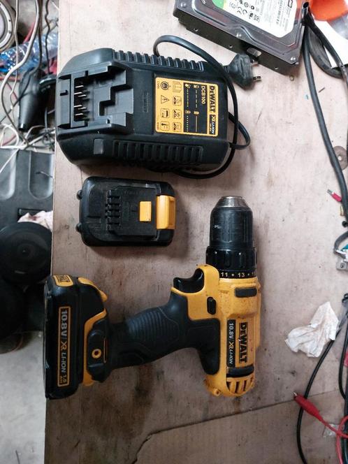 Dewalt 10.8V boor/schroefmachine, batterijen versleten, Doe-het-zelf en Bouw, Gereedschap | Boormachines, Zo goed als nieuw, Ophalen of Verzenden