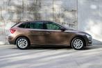 Skoda Scala 1.0 TSI DSG TREKHAAK APP PSENS+CAM ZETELVERW, Auto's, Skoda, Scala, Bruin, Bedrijf, Berline