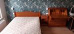 Meubles chambre à coucher: lit, table de chevet et secrétair, Maison & Meubles, Enlèvement, Utilisé