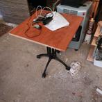 2 tafels met gietijzeren poten prijs is per stuk, Ophalen