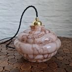 Belle lampe suspendue vintage en verre opalin marbré., Antiquités & Art, Antiquités | Éclairage, Enlèvement ou Envoi